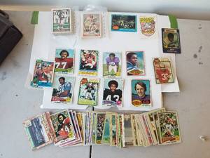 lot 136 image: Selection of football cards