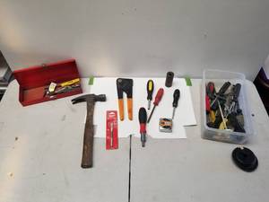 lot 254 image: Selection of tools