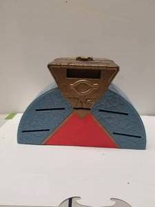 lot 261 image: 1996 Kazuki Takahaski Yu Gi Oh storage case arena