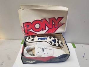 lot 263 image: Pony cleats - clean up - size 13