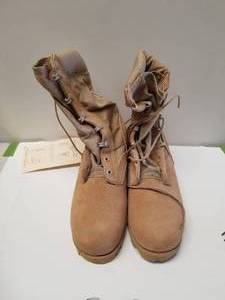 lot 284 image: Hot weather boots - Tan