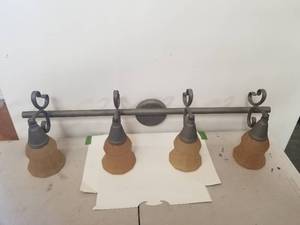 lot 198 image: Light fixture - wall mount
