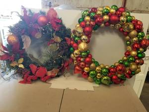 lot 199 image: Christmas wreaths - 2