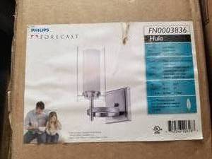 lot 227 image: Light fixture - wall mount