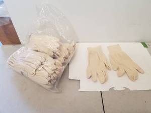 lot 228 image: 12 pair of cloth gloves