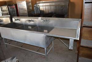 lot 16 image: Commercial Sink with Three Basins
