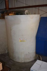 lot 57 image: Wylie Sprayers Liquid Tank, TOP CUT OFF