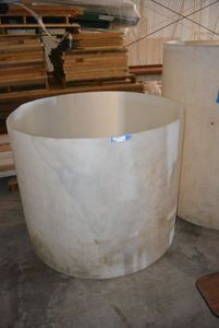 lot 59 image: Wylie Sprayers Liquid Tank, TOP CUT OFF