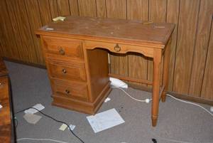 lot 74 image: Student Desk