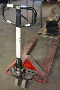 lot 109 image: Pallet Jack EZ Roll
