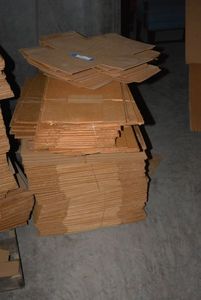 lot 185 image: Shipping Boxes 26x6x4, 10x8x8