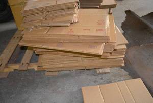 lot 152 image: Shipping Boxes 9x6x6, 16x8x8, 14x14x4