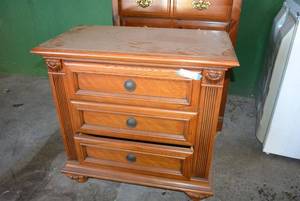lot 80 image: Hooker Furniture Side Table