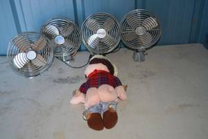 lot 8 image: 4 Fans with Mounts and Window Cowboy Mooning Doll with suction cups