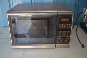 lot 16 image: Amana Microwave Model RS458P