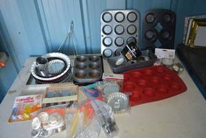 lot 25 image: Baking Lot Muffin Pans, Loaf Pans, Tart Pans, Pie Plate and More
