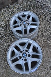 lot 59 image: Pair of BMW Rims