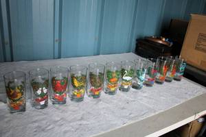 lot 87 image: 12 Days of Christmas Glass collection