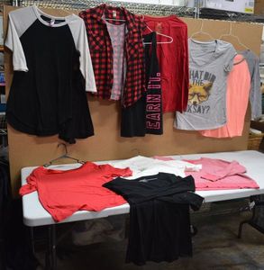lot 102 image: Womens Casual Clothes T-shirts and Tops