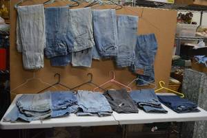 lot 113 image: Mens Jeans Levis, St. Johns Bay, Magellan, and Womens Jeans White Stag, Levis