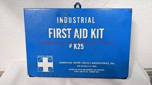 lot 98 image: Vintage Industrial First Aid Kit #K25 American Metal Box
