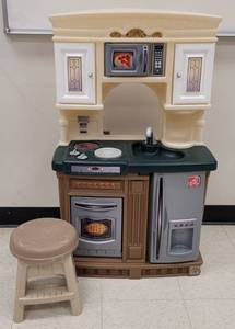 lot 39 image: STEP 2 LIFESTYLE FRESH ACCENTS KITCHEN 7061 WITH STOOL AS SHOWN. APPROX. 24.5 W x 13 D x 39 H.