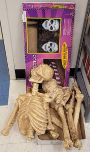 lot 80 image: HALLOWEEN DECORATIONS AS SHOWN.