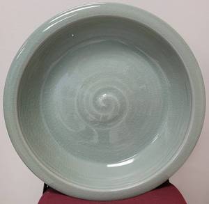 lot 90 image: LARGE CERAMIC FLOWER POT PLANTER SAUCER AS SHOWN. APPROX. 20.5 DIA. x 4 H.