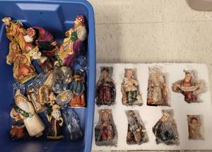 lot 111 image: 8-PIECE NATIVITY SET IN BOX PLUS MORE NATIVITY PIECES AS SHOWN.