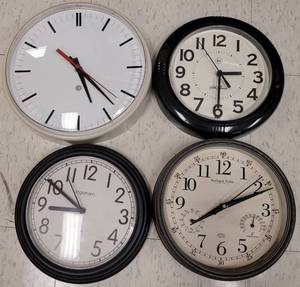 lot 112 image: (4) WALL CLOCKS IN ASSORTED SIZES AS SHOWN.