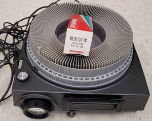lot 144 image: VINTAGE KODAK CAROUSEL 700 WITH EXTRA LIGHT AS SHOWN.