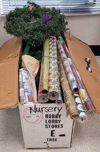 lot 156 image: CHRISTMAS TREE IN BOX PLUS DECORATIONS AS SHOWN.