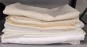 lot 185 image: LOT OF TABLE LINENS AS SHOWN.