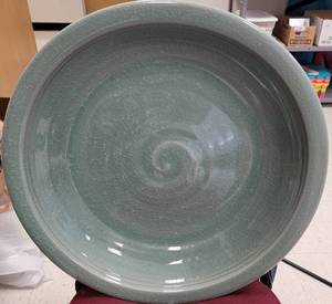 lot 189 image: LARGE CERAMIC FLOWER POT PLANTER SAUCER AS SHOWN. APPROX. 20.5 DIA. x 4 H.