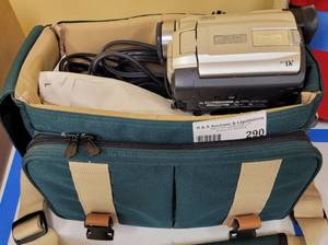 lot 290 image: JVC DIGITAL VIDEO CAMERAL MODEL GR-DVL-805 WITH BAG AND ACCESSORIES AS SHOWN.