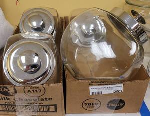 lot 293 image: (4) ANCHOR HOCKING 69857 12 GALLON GLASS PENNY CANDY JARS WITH CHROME LIDS AS SHOWN. SOLD 4 X THE MONEY