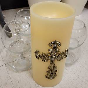 lot 300 image: LOT OF GLASS CANDLE HOLDERS AND FLAMELESS BATTERY-OPERATED CANDLE AS SHOWN.