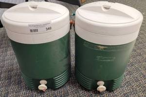 lot 340 image: (2) IGLOO 2-GALLON PORTABLE WATER JUGS AS SHOWN. SOLD 2 X THE MONEY