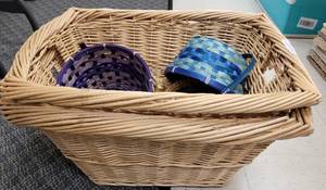 lot 349 image: LOT OF BASKETS IN ASSORTED STYLES AND SIZES AS SHOWN. LARGE ONES APPROX. 23.5 W x 17 D x 12 H.