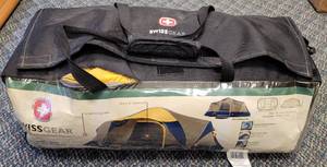 lot 362 image: SWISS GEAR 16 x 10 3-ROOM DOME TENT IN STORAGE  CARRYING BAG AS SHOWN.