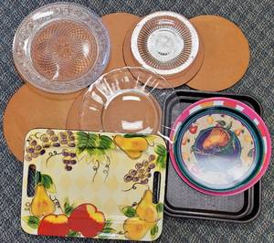 lot 375 image: LOT OF GLASS SERVING PLATTERS, CUTTING BOARDS AND MORE AS SHOWN.