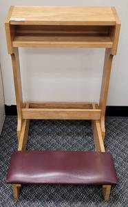 lot 286 image: PADDED HARDWOOD KNEELER IN STYLE SHOWN. APPROX. 20.5 W x 26.5 D x 32 H.