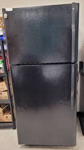 lot 399 image: GENERAL ELECTRIC 18 CU. FT REFRIGERATOR MODEL GTS18DCPBRBB IN WORKING CONDITION AS SHOWN. CONTENTS NOT INCLUDED