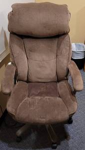 lot 412 image: UPHOLSTERED HIGH-BACK OFFICE CHAIR IN STYLE SHOWN.