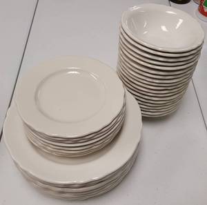 lot 457 image: HOMER LAUGHLIN BEST CHINA DISHES AS SHOWN.