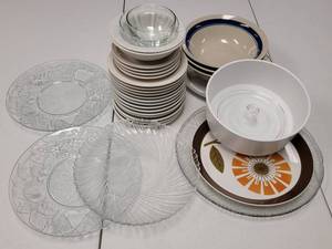 lot 479 image: LOT OF PLATTERS AND DISHES AS SHOWN.