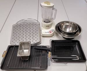 lot 470 image: WARING BLENDER, STAINLESS STEEL MIXING BOWLS, AND MORE AS SHOWN.