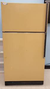 lot 438 image: KENMORE COLDSPOT REFRIGERATOR MODEL 106.8770663 IN WORKING CONDITION AS SHOWN.