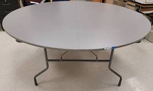 lot 448 image: HEAVY DUTY ROUND FOLDING TABLE AS SHOWN. APPROX. 6 FT DIAMETER.