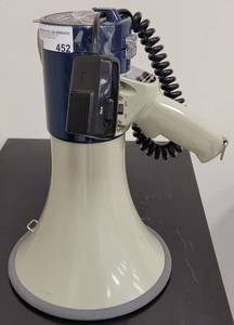 lot 452 image: RADIO SHACK POWERHORN 32-2038A AS SHOWN. CHECK IT OUT